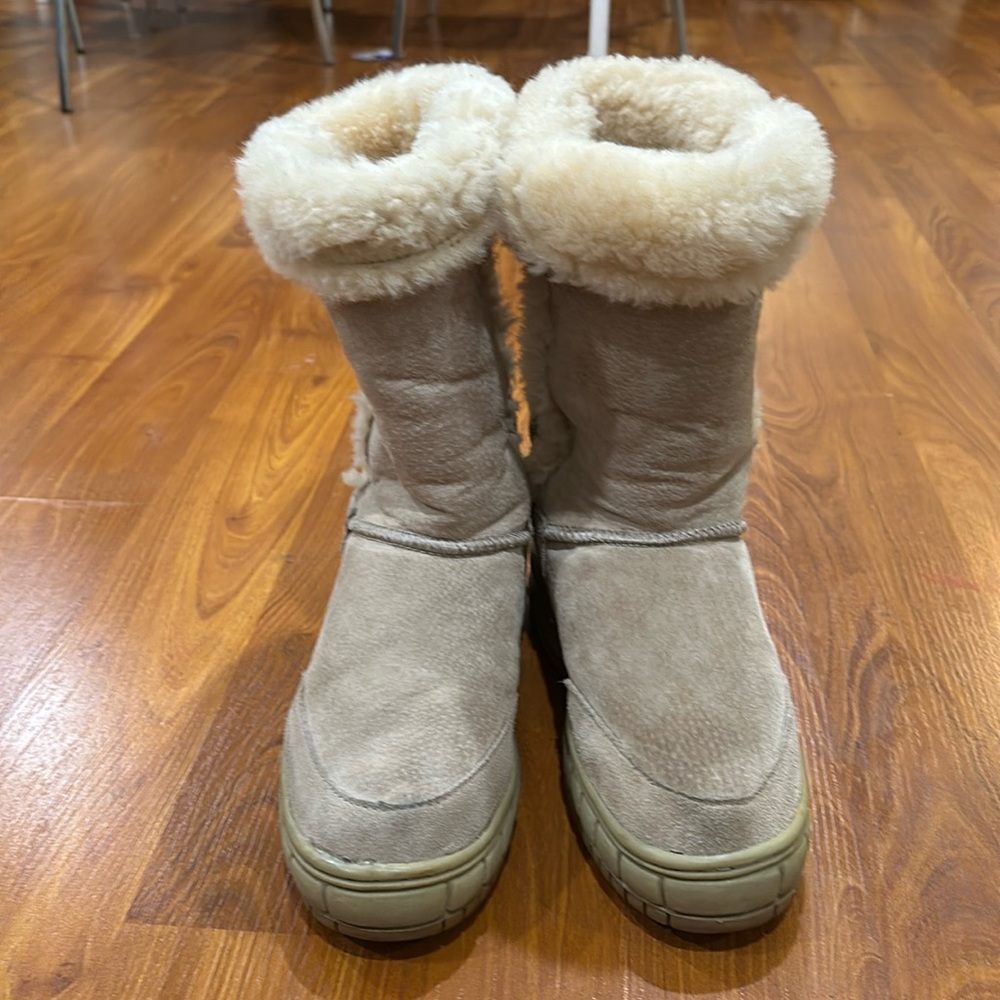 Aussie Dogs suede fleece lined boots size 8.5